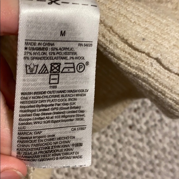 Gap Tan/Creme Sweater (M) - Picture 4 of 5